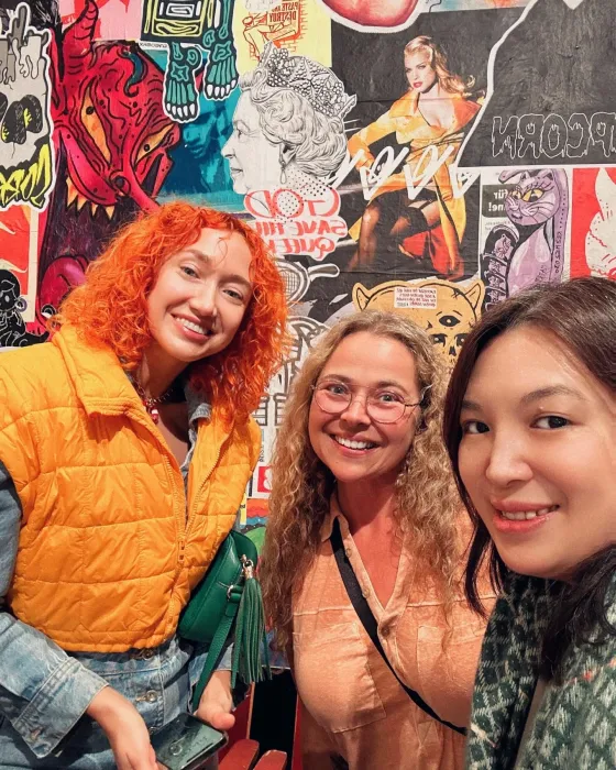 Selfie with clients at a street-art spot