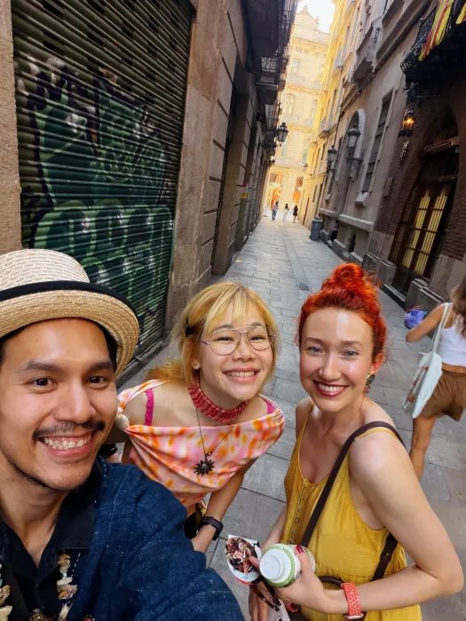 Walking the Gothic Quarter with travelers